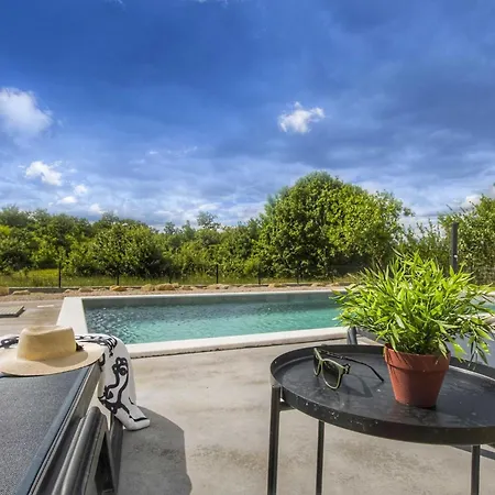 Appartamento Mirna With Swimming Pool