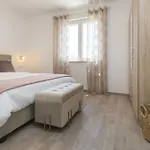Apartman Mirna With Swimming Pool *